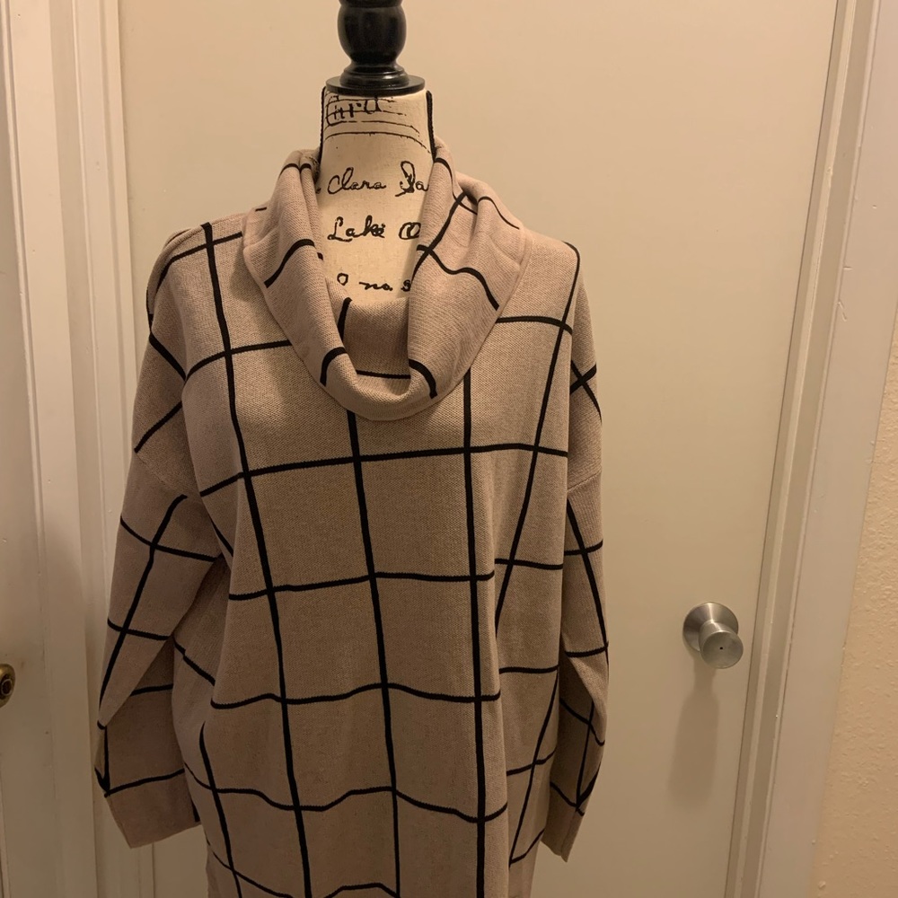 Beautiful Calvin Klein cow neck sweater